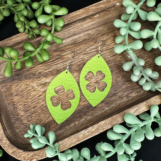 Vida - Clover Cutout Earrings!