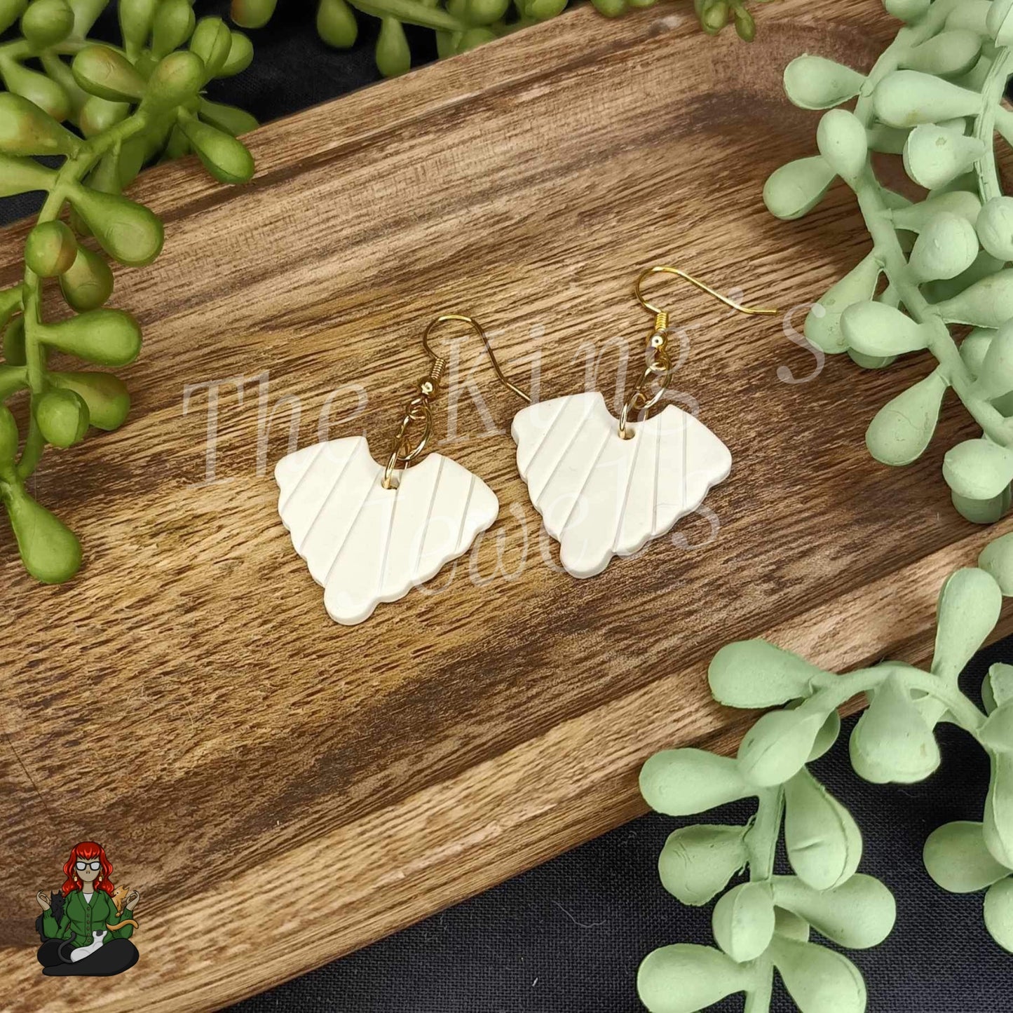 Arya - White & Gold Earrings!