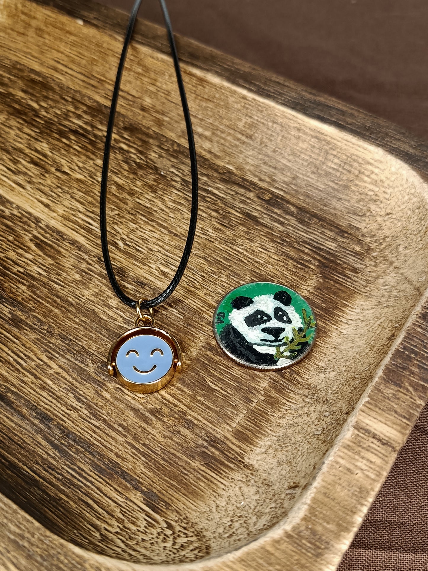 Vivian - Fidget Emoji Necklace!